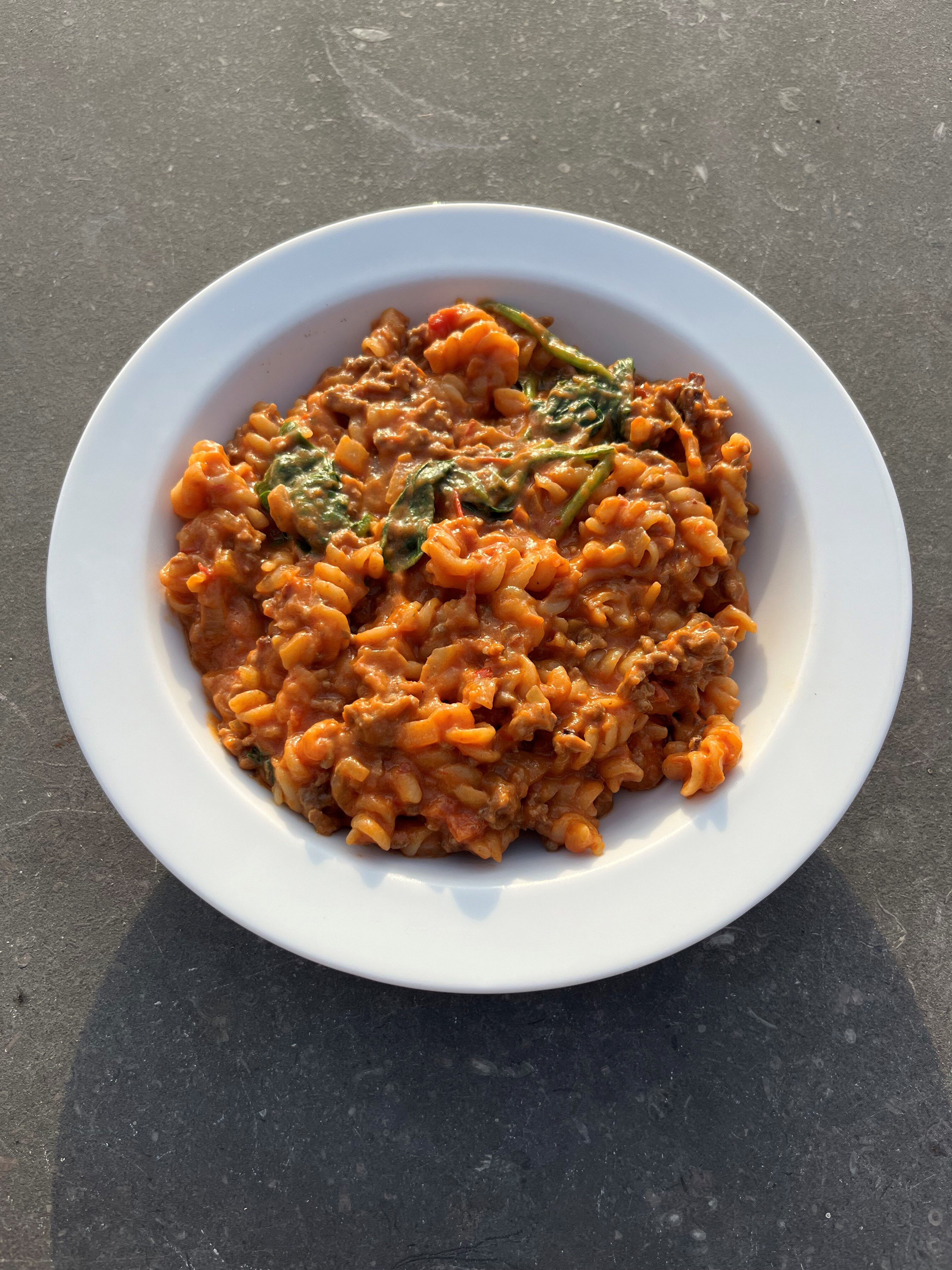 Creamy one-pot tomato beef pasta