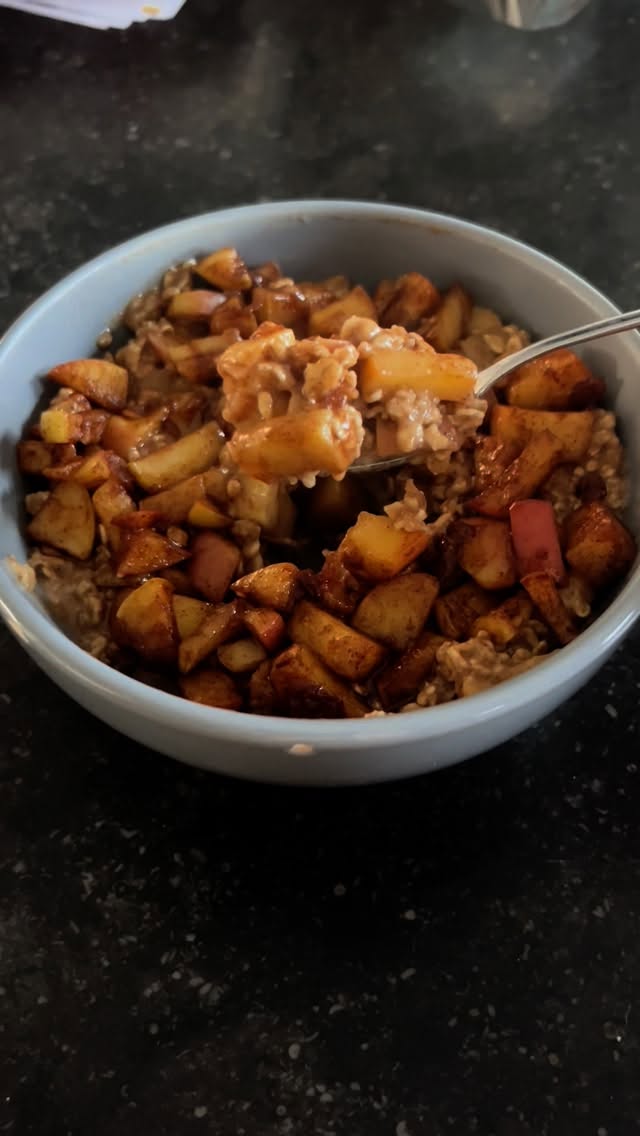 Apple pie oatmeal